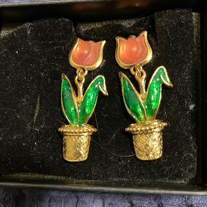 Tulip pierced earrings